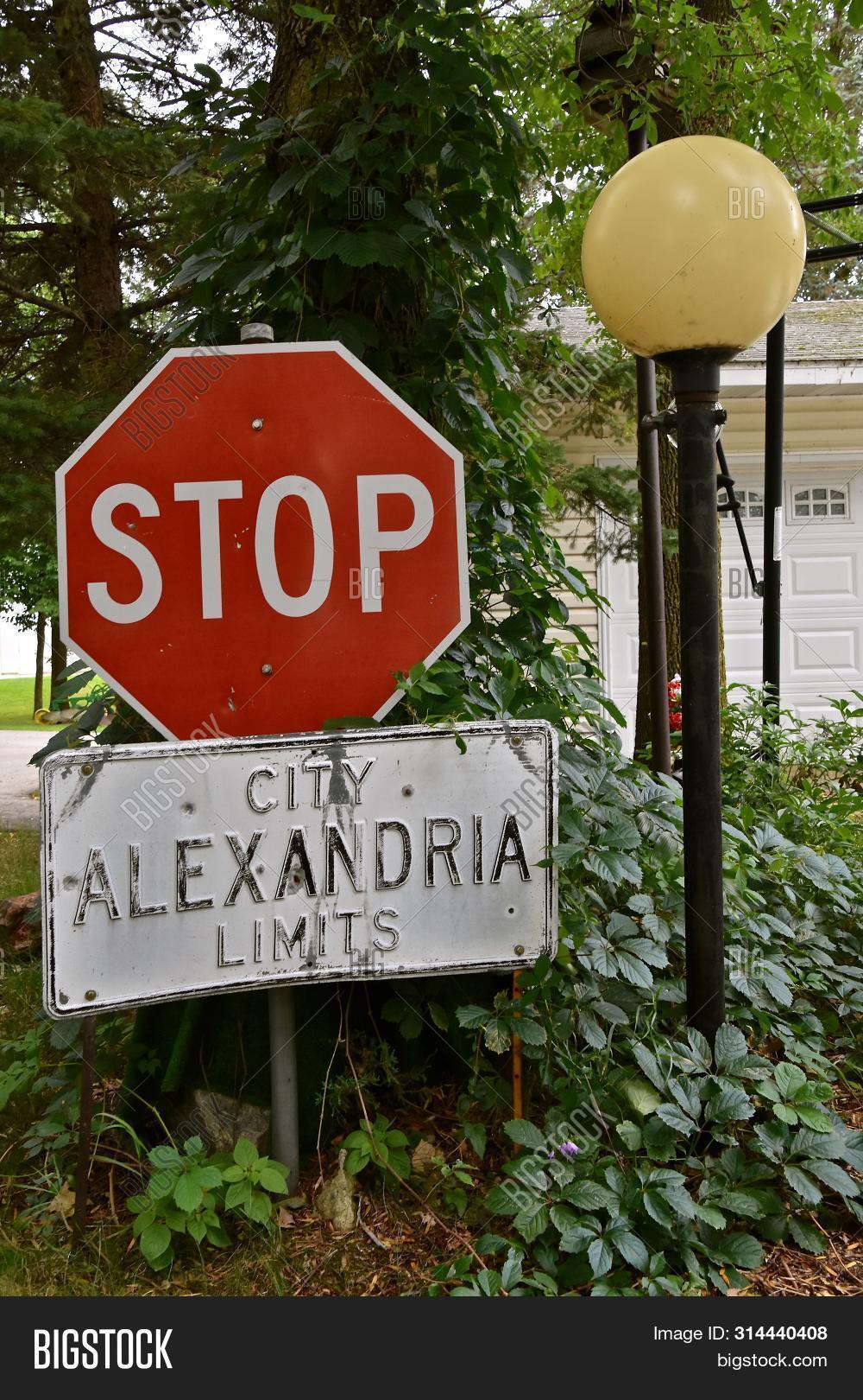 Stop Sign Limit Stop Sign City Limits Image & Photo (Free Trial) | Bigstock