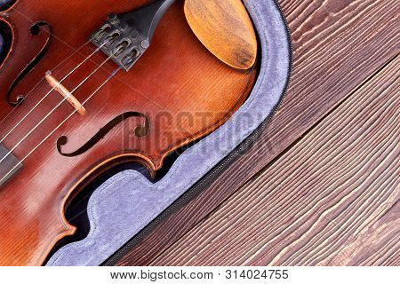 Old Violin On Wooden Background. Purple Velvet Case With Retro Violin And Copy Space. Vintage Musica