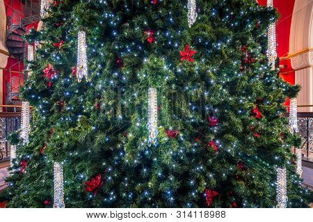 Sydney, Australia - November 22, 2014: Close Up Of Beautifully Decorated Christmas Tree In Queen Vic