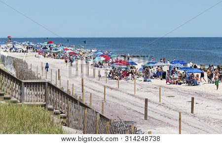 Ocean Beach, New York, Usa - 23 June 2019: Fire Island National Sea Shore Is Crowded On A Hot Early 