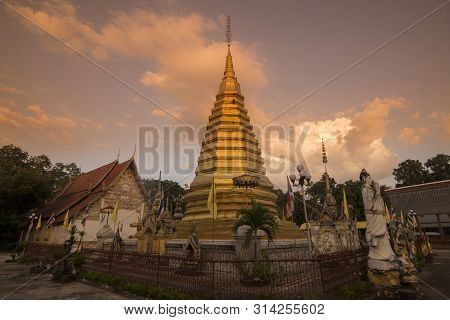 Thailand Phrae Wat Phra That Chom Chaeng