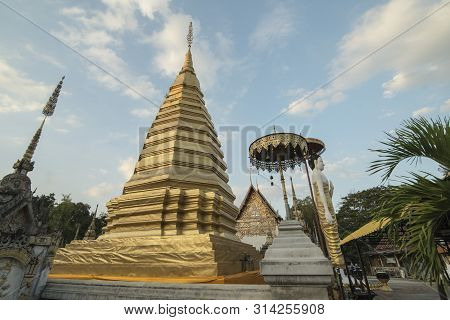 Thailand Phrae Wat Phra That Chom Chaeng