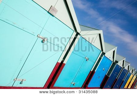 素敵な色の小さなパントリー、海の近く