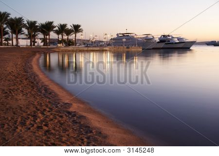 Playa y barcos