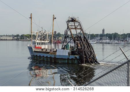 New Bedford, Massachusetts, Usa - July 29, 2019: Clammer Starlight In New Bedford Inner Harbor After