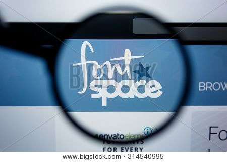 Los Angeles, California, Usa - 29 Jule 2019: Illustrative Editorial Of Fontspace.com Website Homepag