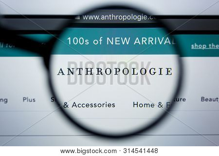 Los Angeles, California, Usa - 29 Jule 2019: Illustrative Editorial Of Anthropologie.com Website Hom