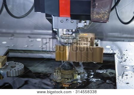 Intelligent Automatic Wire Threader Machine Cutting Small Hole On Workpiece