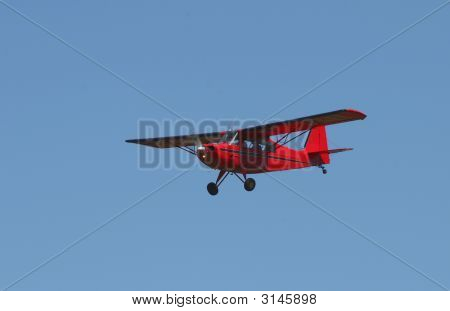 Piano rosso, cielo blu