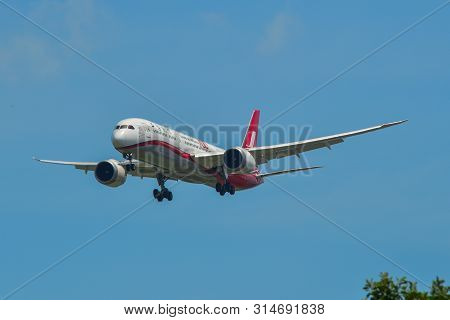 Singapore - Mar 27, 2019. B-1111 Shanghai Airlines Boeing 787-9 Dreamliner Landing At Changi Airport