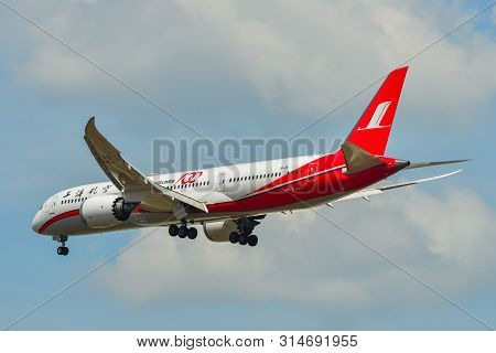 Singapore - Mar 27, 2019. B-1111 Shanghai Airlines Boeing 787-9 Dreamliner Landing At Changi Airport