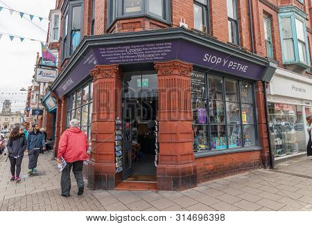 Aberystwyth, Wales / Uk - July 20th 2019 - Siop Y Pethe, A Welsh Gift Shop Selling Books, Toys And C