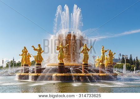 Moscow, Russia - July 22, 2019: Architecture Of Fountain Friendship Of Peoples In Vdnh Park In Mosco
