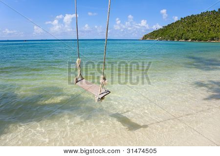 ทรอปิคอลบีช กับต้นปาล์มมะพร้าว และเก่าสวิง Tied แผนภูมิ