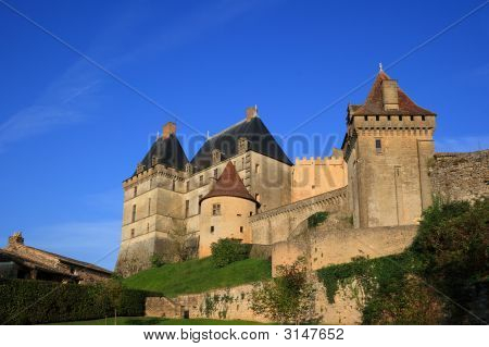 Chateau De Biron (Dordogne, Francie)
