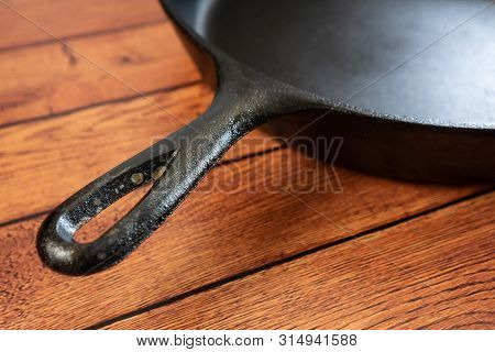 Rusted Cast Iron Skillet Handle - Culinary Problem - Downside To This Metal Pan