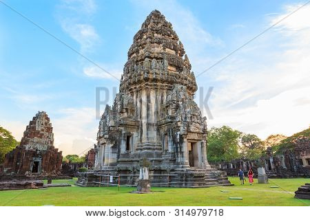 Nakornrachasima Thailand-november 18 2018-phimai Historical Park Before Sunset, An Ancient Stone Stl
