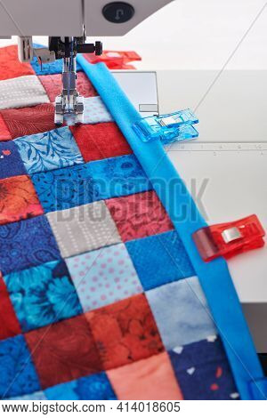 Making Of Quilt Binding By Dint Of Sewing Quilting Clips By Using Sewing Machine