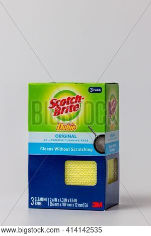3M Scotch-brite Dobie Cleaning Pad And Trademark Logo