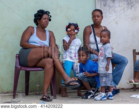 Darien Province, Panama. 07-18-2019. Portrait Of A Afro-descendent Family In Yaviza In The Darien Pr