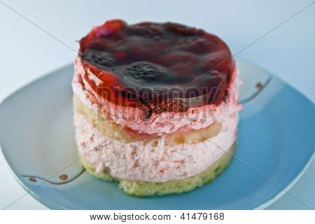 torta un lampone e gelatina su piastra