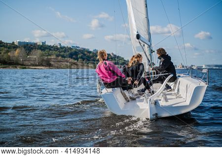 A Fast, Sporty, Single-masted Yacht With Three Athletes On Board Sails With A Fair Wind On A Beautif