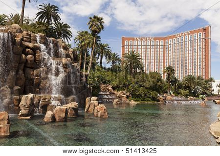 The Mirage Volcano And Treasure Island, Las Vegas, Nv On March 30, 2013