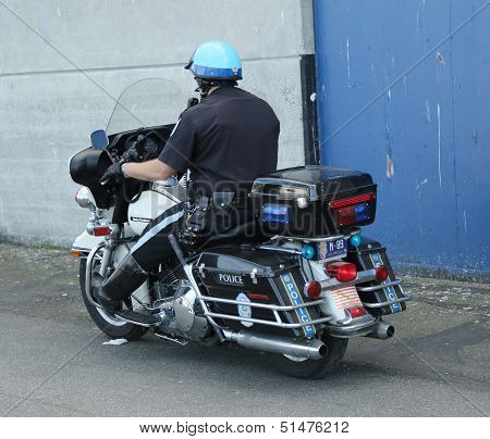 SFPD police officer riding motorcycle at patrol in San Francisco Bay area