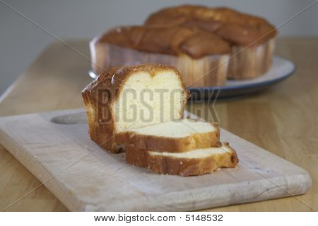 カッティング ボード上のパウンド ケーキ