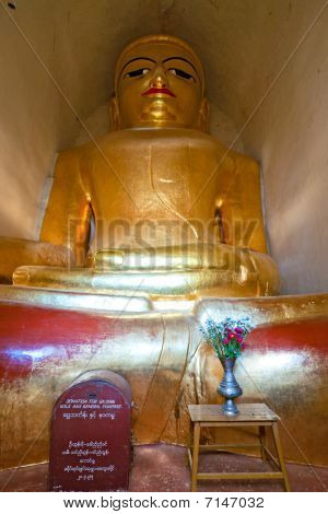 Statua del Buddha in Bagan, Myanmar.