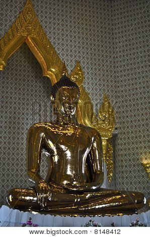 Estátua de Buda dourado na Tailândia