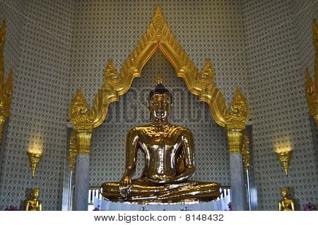 Estátua de Buda dourado na Tailândia