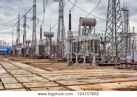 Electric power plant, power transmission line, industrial equipment
