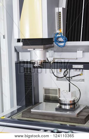 operator use graphite EDM electrod to make precision mold and die