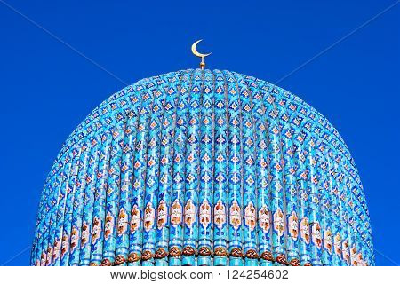 Russia. Majolic cupola of Saint Petersburg Mosque. The Mosque was built in 1921