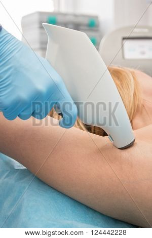 Procedure for armpit against hyperhidrosis