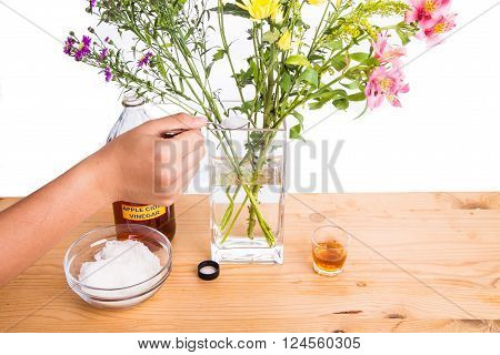 Add Apple Cider Vinegar And Sugar To Keep Flowers Fresher