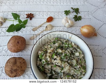 Cooking green food for a vegetarian diet, Potato goutweed cutlets with onion, garlic and spices