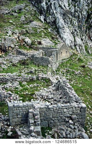 Attraction neighborhoods of the city of Kotor - an ancient village Shkalyari