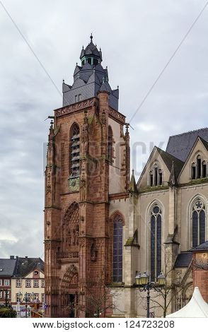Wetzlar Cathedral is a large church in the town of Wetzlar Germany.Construction began in 1230 and is still unfinished