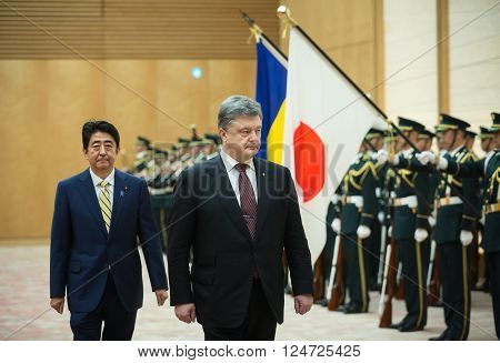 Petro Poroshenko And Shinzo Abe