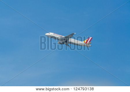 DUESSELDORF NRW GERMANY - MARCH 18 2015: 
German Wings Airbus A320-200 during startup on the Duesseldorf airport.