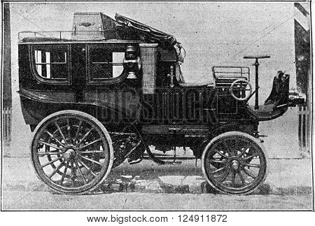 Omnibus Mail coach, vintage engraved illustration. Industrial encyclopedia E.-O. Lami - 1875.