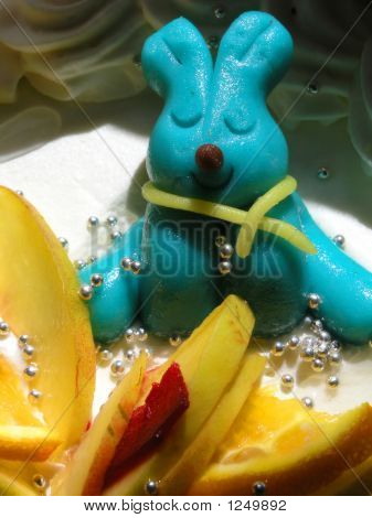 Blue Rabbit su torta di frutta