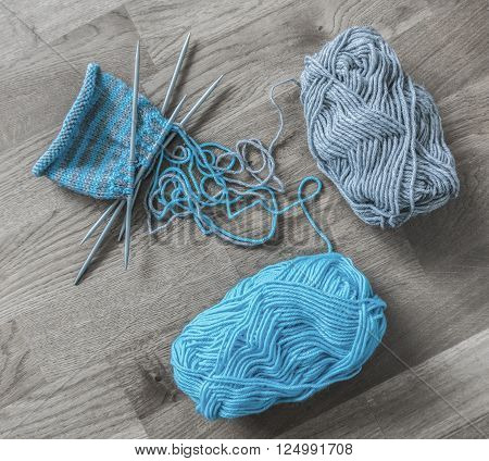Knitting equipments and wool yarns with needles