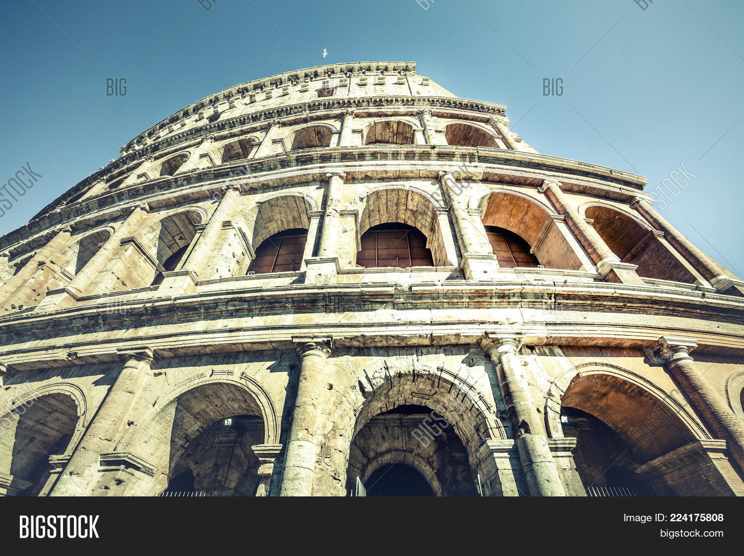 colosseum of rome powerpoint template colosseum of rome powerpoint