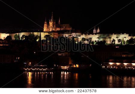 Pražský hrad v noci