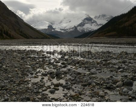 Rocce, fiume e ghiaccio