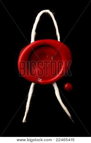 Czerwonym woskiem uszczelnienia czarno na białym tle na