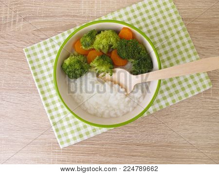 Homemade rice congee with brokkoli and carrot